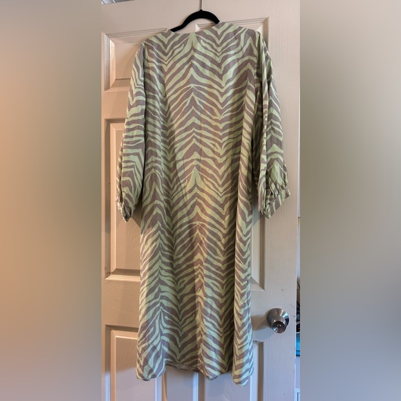 Lafayette 148 New York
Louisa Animal Stripe Silk Blend Dress - Picture 3 of 10